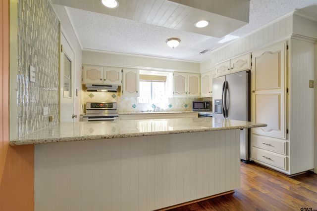 1114 Brookshire Dr, Tyler, TX 75701