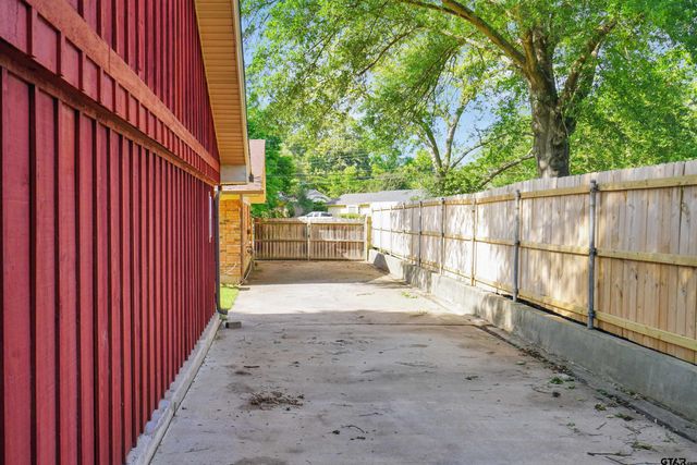 1114 Brookshire Dr, Tyler, TX 75701