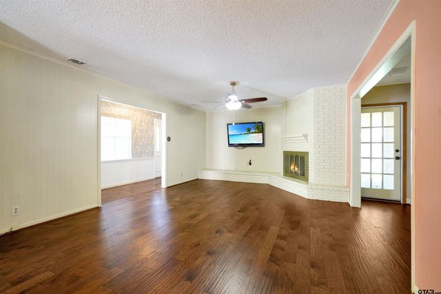 1114 Brookshire Dr, Tyler, TX 75701