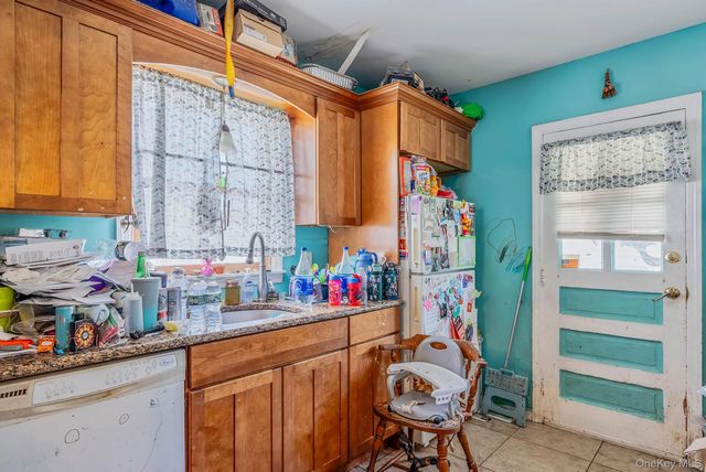 218 Venetian Boulevard, Lindenhurst, NY 11757