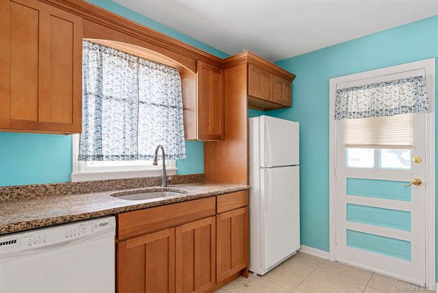 218 Venetian Boulevard, Lindenhurst, NY 11757