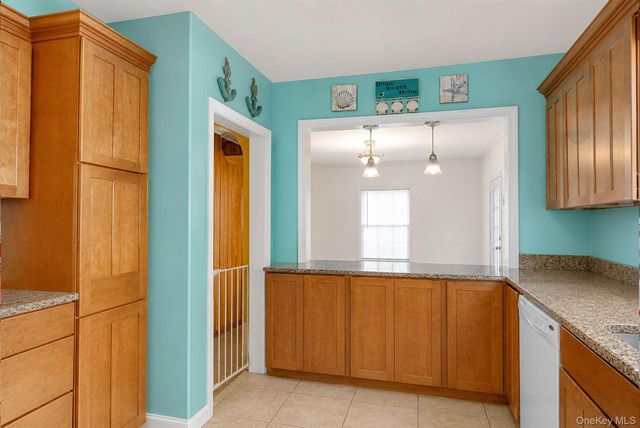 218 Venetian Boulevard, Lindenhurst, NY 11757