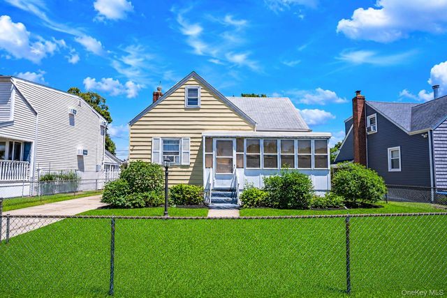 218 Venetian Boulevard, Lindenhurst, NY 11757