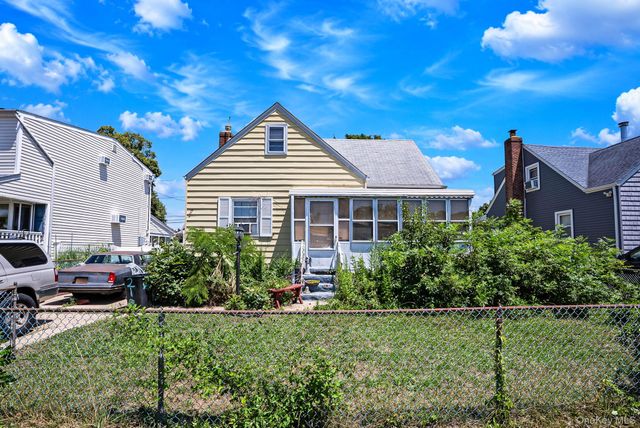 218 Venetian Boulevard, Lindenhurst, NY 11757