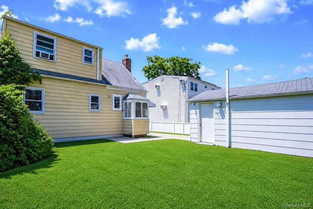218 Venetian Boulevard, Lindenhurst, NY 11757