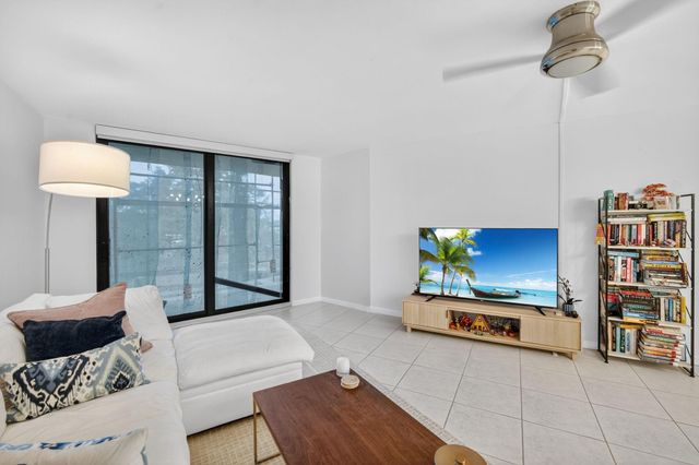 3900 N Hills Drive 306, Hollywood, FL 33021