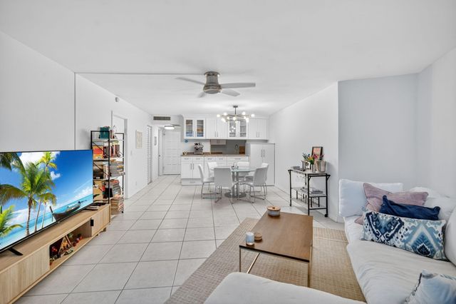 3900 N Hills Drive 306, Hollywood, FL 33021