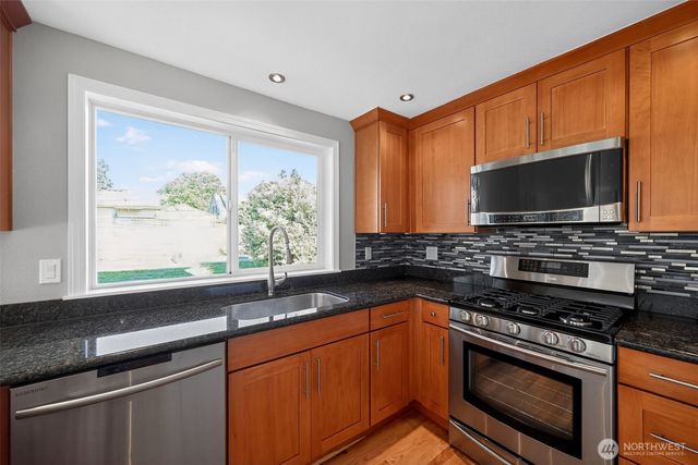 12228 Dayton Avenue N, Seattle, WA 98133