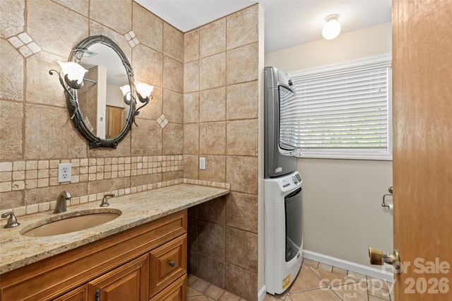 2700 Pencoyd Lane, Charlotte, NC 28210