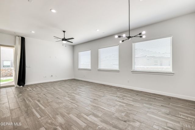 2076 SANTA ISABELLA Drive, Sunland Park, NM 88063