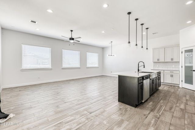 2076 SANTA ISABELLA Drive, Sunland Park, NM 88063