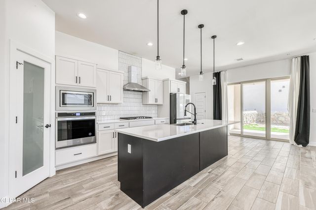 2076 SANTA ISABELLA Drive, Sunland Park, NM 88063
