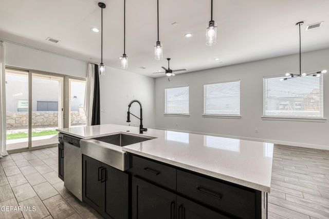 2076 SANTA ISABELLA Drive, Sunland Park, NM 88063