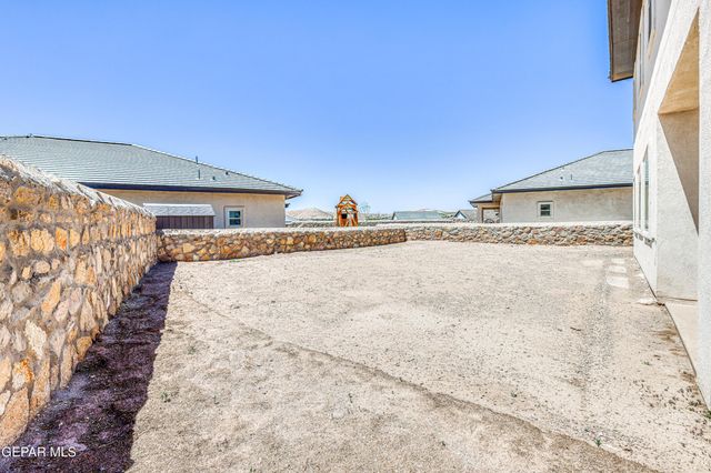 2076 SANTA ISABELLA Drive, Sunland Park, NM 88063
