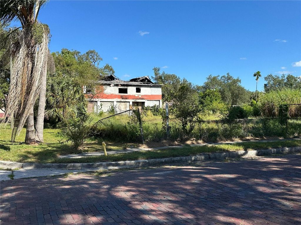 Image 3 of property listing at 414 E EMILY & 167408-0000 STREET, Tampa, FL 33603