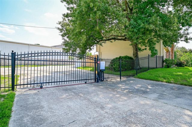 5791 Maple Hill Drive, Houston, TX 77088