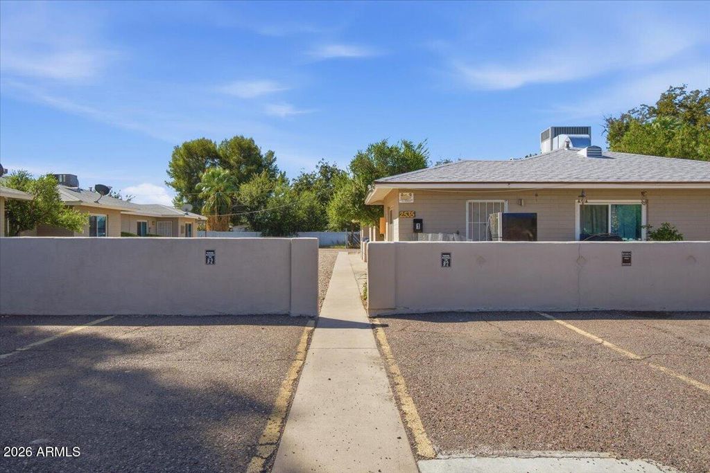 2535 E CLARENDON Avenue Apt 3, Phoenix, AZ 85016