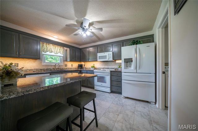 5111 E Flamingo Drive, Hallsville, MO 65255