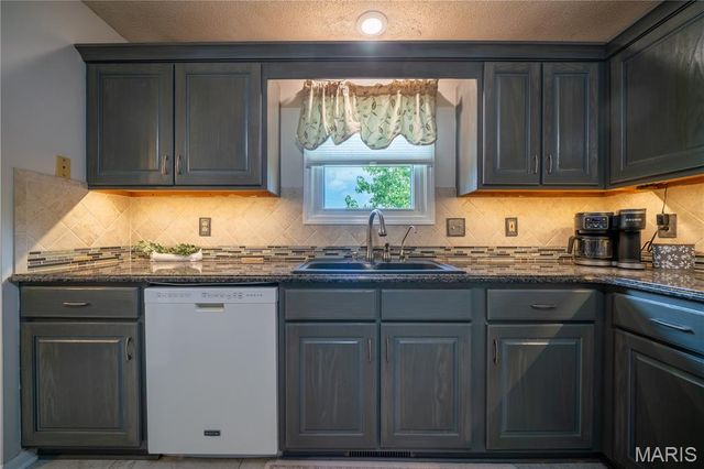 5111 E Flamingo Drive, Hallsville, MO 65255