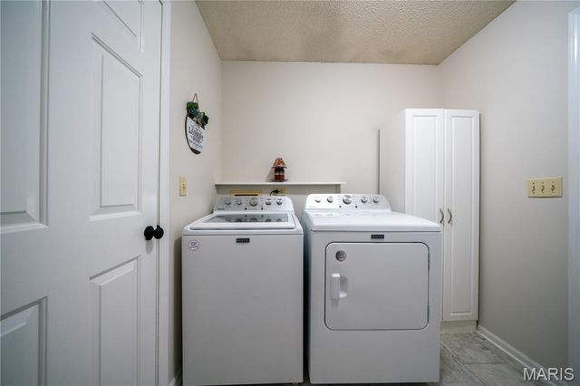 5111 E Flamingo Drive, Hallsville, MO 65255