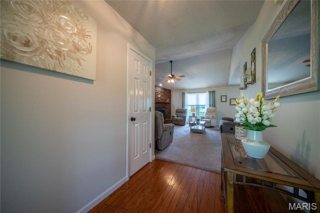 5111 E Flamingo Drive, Hallsville, MO 65255
