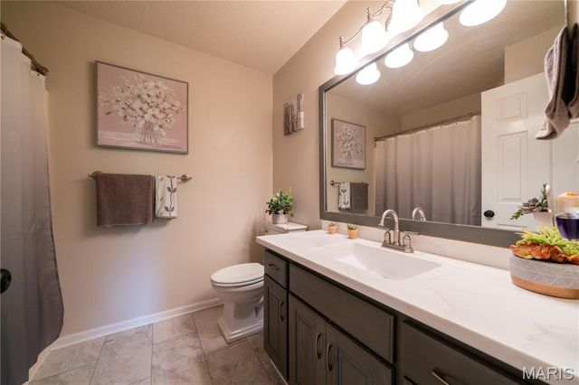 5111 E Flamingo Drive, Hallsville, MO 65255