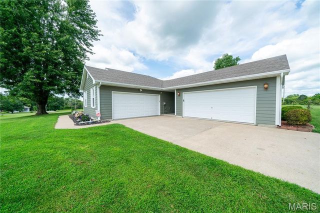 5111 E Flamingo Drive, Hallsville, MO 65255