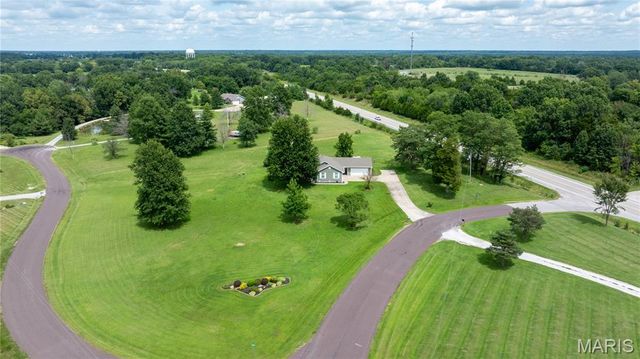 5111 E Flamingo Drive, Hallsville, MO 65255