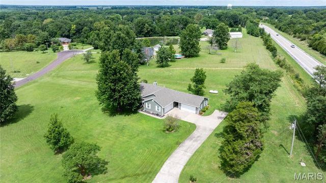 5111 E Flamingo Drive, Hallsville, MO 65255