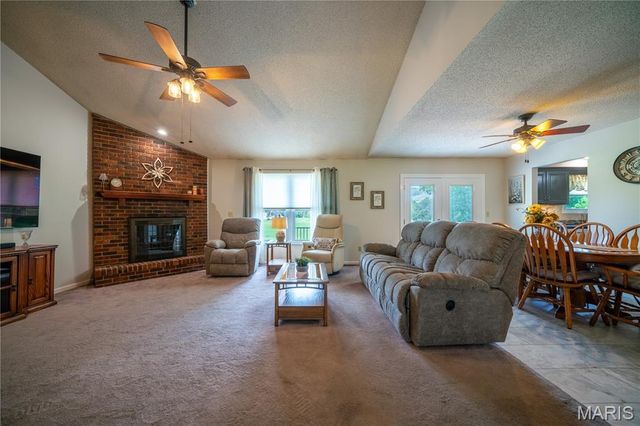5111 E Flamingo Drive, Hallsville, MO 65255