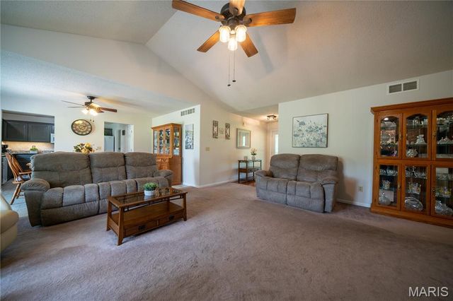5111 E Flamingo Drive, Hallsville, MO 65255