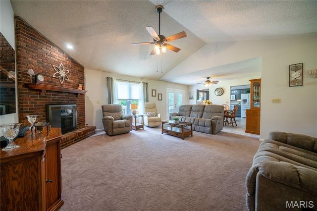 5111 E Flamingo Drive, Hallsville, MO 65255