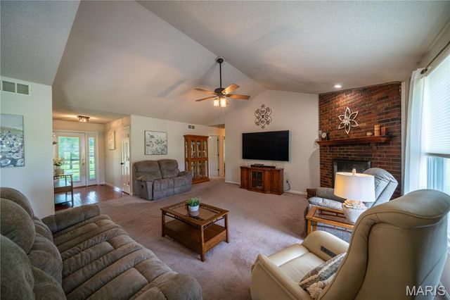 5111 E Flamingo Drive, Hallsville, MO 65255