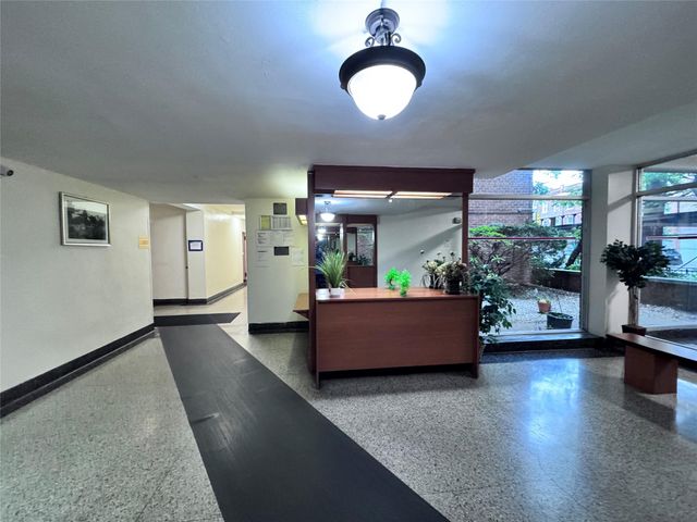 33-24 junction Boulevard 6R, Jackson Heights, NY 11372