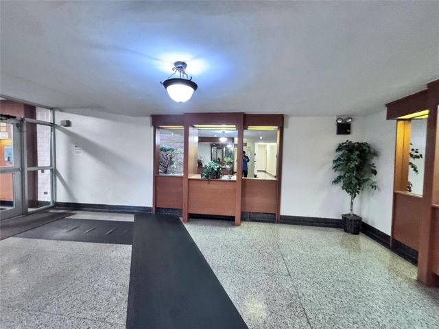 33-24 junction Boulevard 6R, Jackson Heights, NY 11372