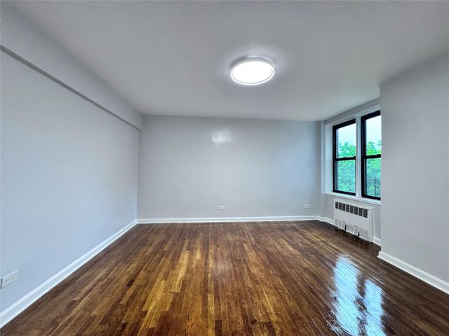 33-24 junction Boulevard 6R, Jackson Heights, NY 11372