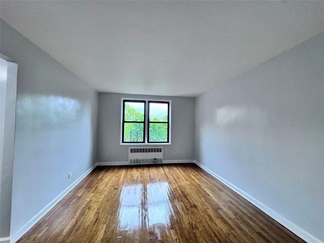 33-24 junction Boulevard 6R, Jackson Heights, NY 11372