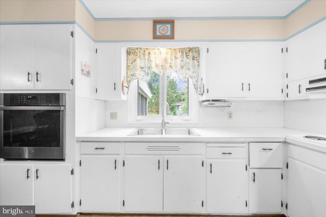 11 MEADOWBROOK RD, Flemington, NJ 08822