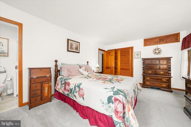 11 MEADOWBROOK RD, Flemington, NJ 08822