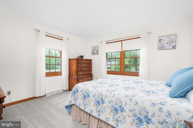 11 MEADOWBROOK RD, Flemington, NJ 08822
