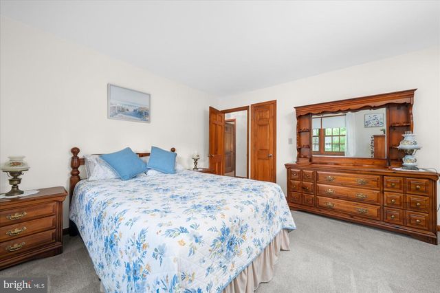 11 MEADOWBROOK RD, Flemington, NJ 08822