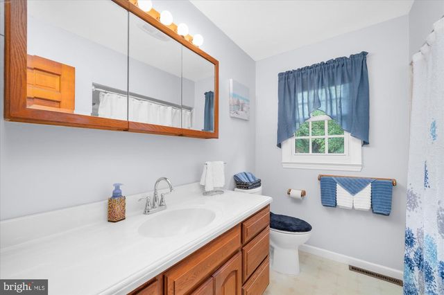11 MEADOWBROOK RD, Flemington, NJ 08822