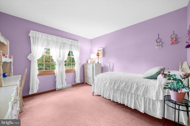 11 MEADOWBROOK RD, Flemington, NJ 08822