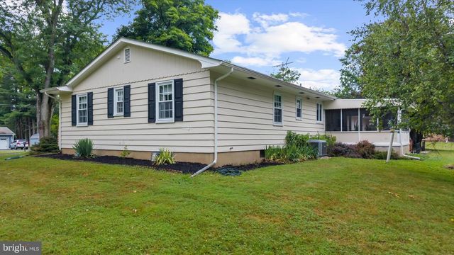 11 MEADOWBROOK RD, Flemington, NJ 08822