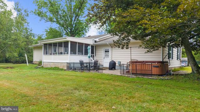 11 MEADOWBROOK RD, Flemington, NJ 08822