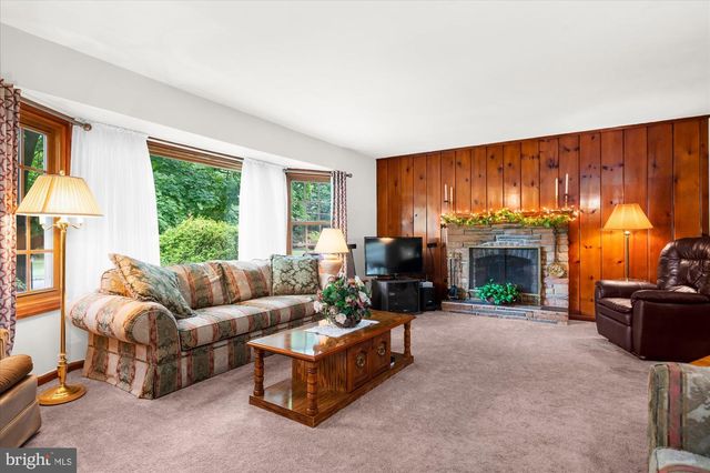 11 MEADOWBROOK RD, Flemington, NJ 08822