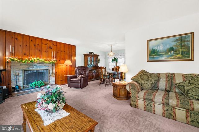 11 MEADOWBROOK RD, Flemington, NJ 08822