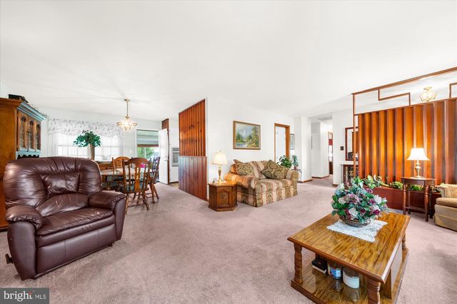 11 MEADOWBROOK RD, Flemington, NJ 08822