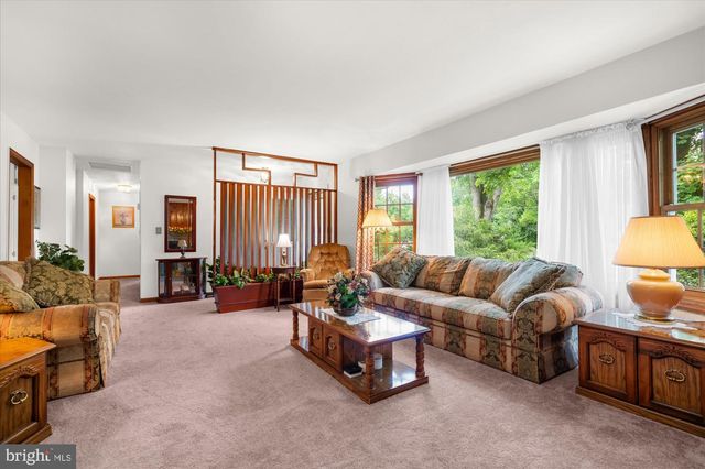 11 MEADOWBROOK RD, Flemington, NJ 08822