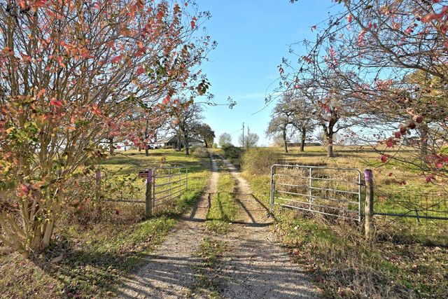 162 Fm 672 RD, Dale, TX 78616